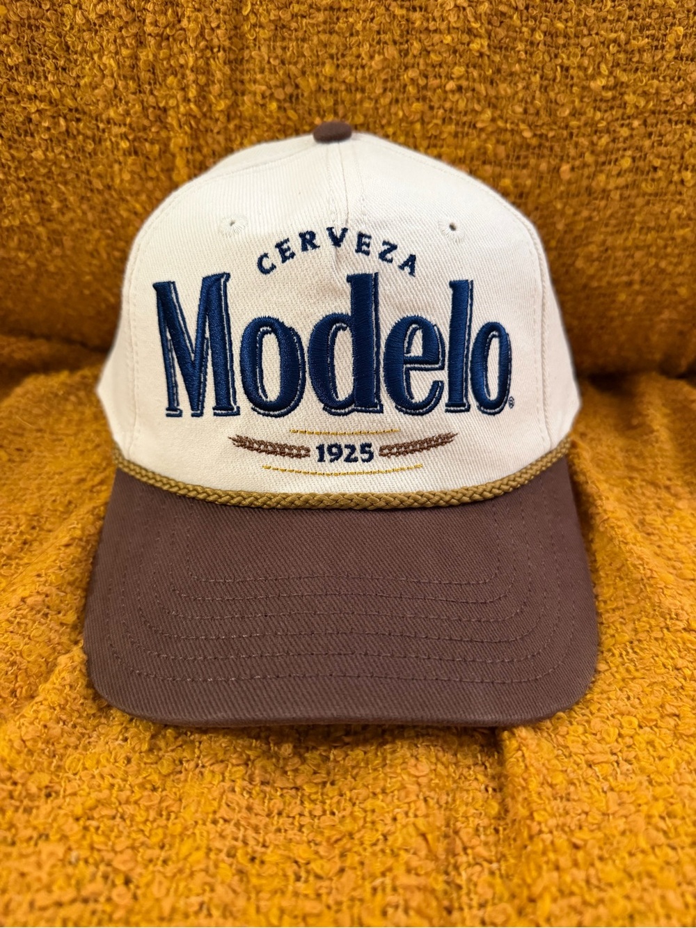 Cerveza Modelo snapback hat cream/brown
New no tags